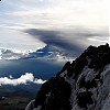 w oddali wybucha Tungurahua